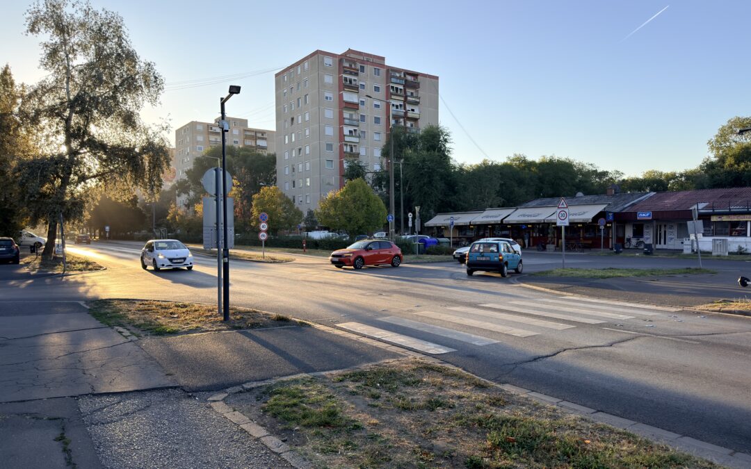 Hétfőn kezdődhet a mini körforgalom építése a Lidlnél – Nézd meg hogy milyen lesz!