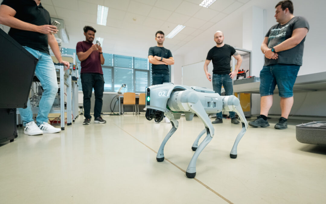 Robotkutya és humanoid robot érkezett az SZTE Mérnöki Karára