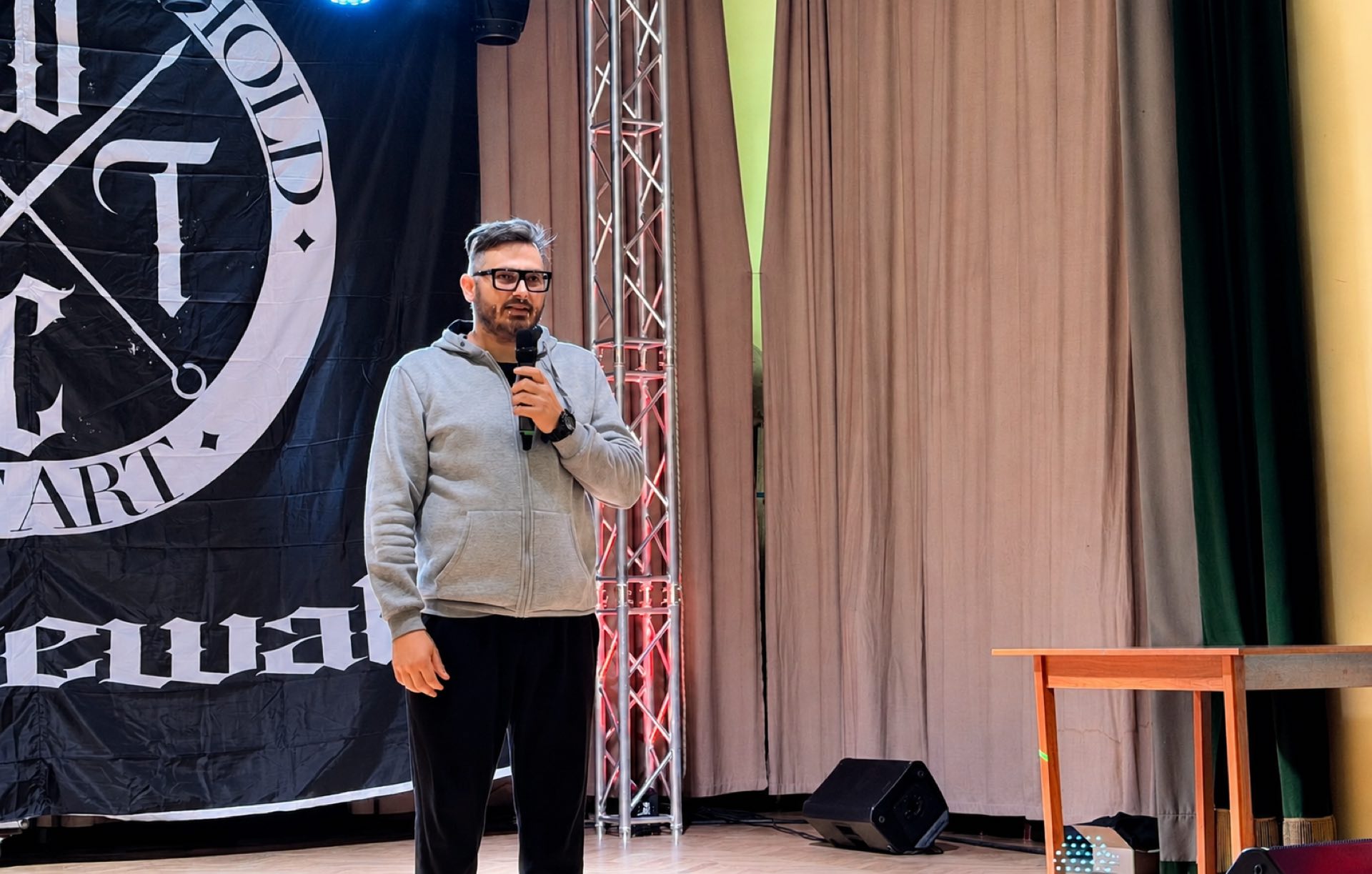 A Kossuth térre is kiléphet a Stonewall – Tinti egy belvárosi művészeti fesztivált álmodott meg Vásárhelyre